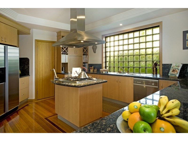 1672 Riverdale Dr, Hope Island QLD 4212