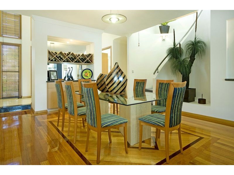 1672 Riverdale Dr, Hope Island QLD 4212