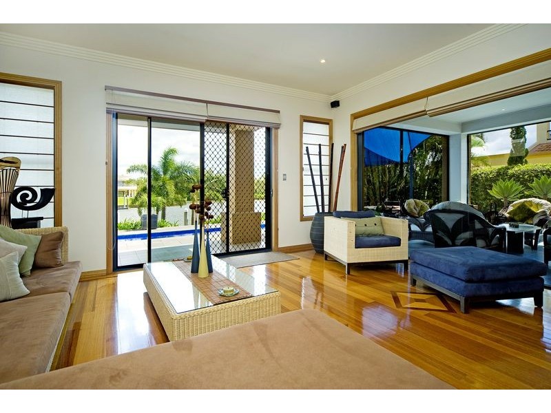 1672 Riverdale Dr, Hope Island QLD 4212