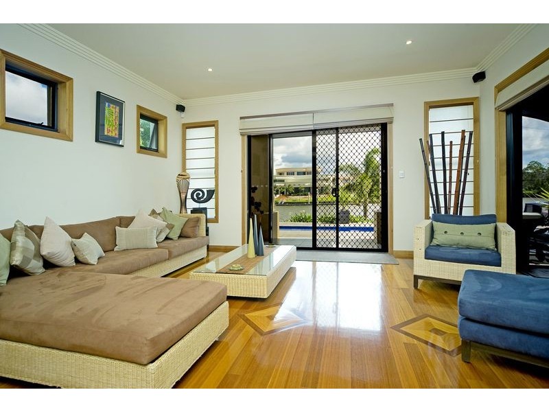 1672 Riverdale Dr, Hope Island QLD 4212