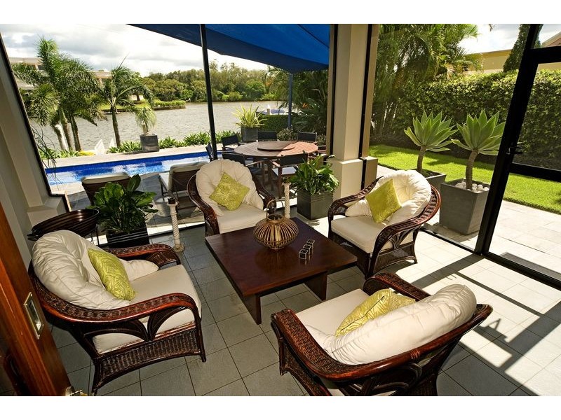 1672 Riverdale Dr, Hope Island QLD 4212