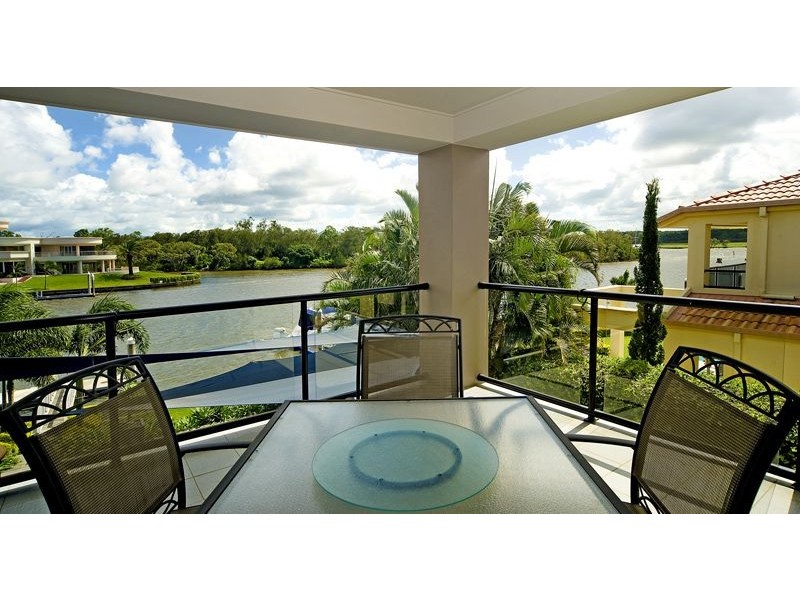 1672 Riverdale Dr, Hope Island QLD 4212