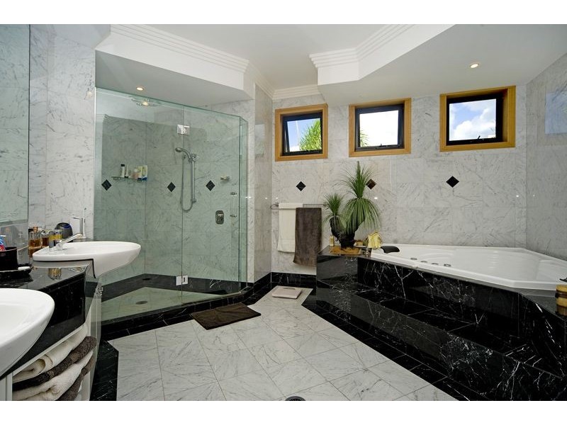 1672 Riverdale Dr, Hope Island QLD 4212