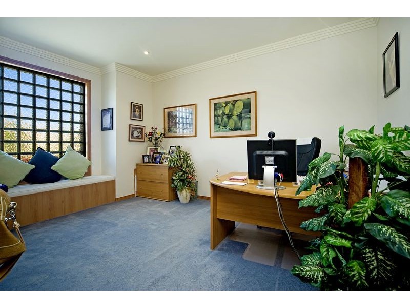 1672 Riverdale Dr, Hope Island QLD 4212