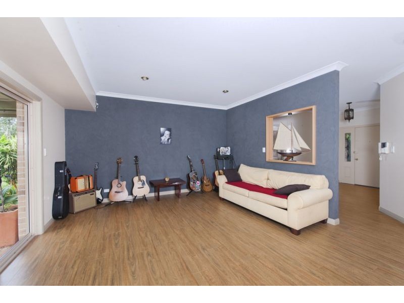 11 Hannaford Place, Helensvale QLD 4212