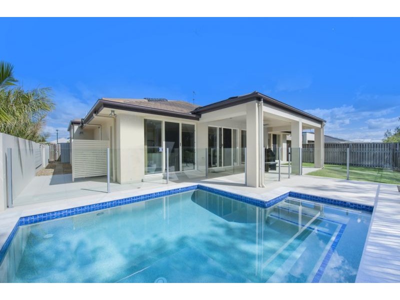 32 Rhodium Cr, Hope Island QLD 4212