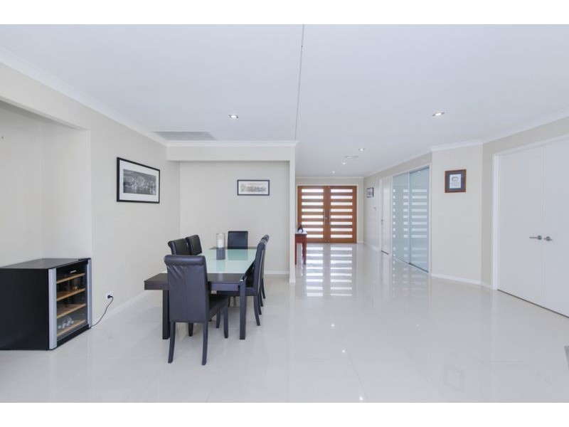 32 Rhodium Cr, Hope Island QLD 4212