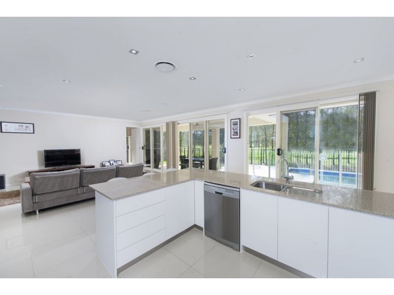 32 Rhodium Cr, Hope Island QLD 4212