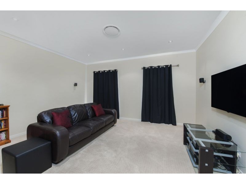 32 Rhodium Cr, Hope Island QLD 4212