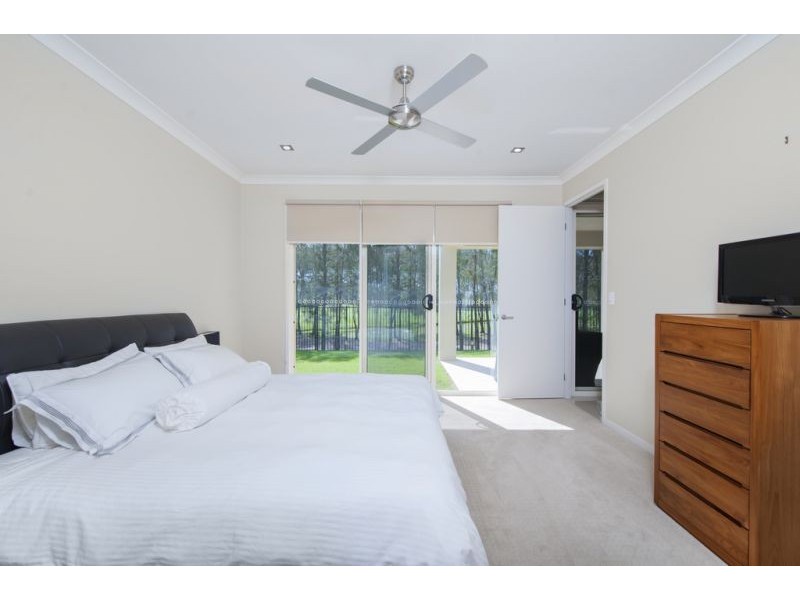 32 Rhodium Cr, Hope Island QLD 4212