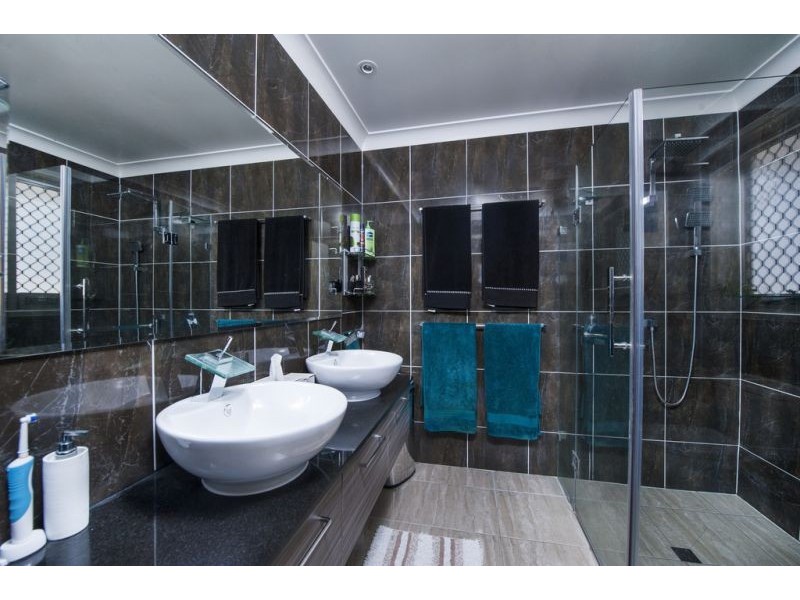 25 Costa Del Sol Ave, Coombabah QLD 4216