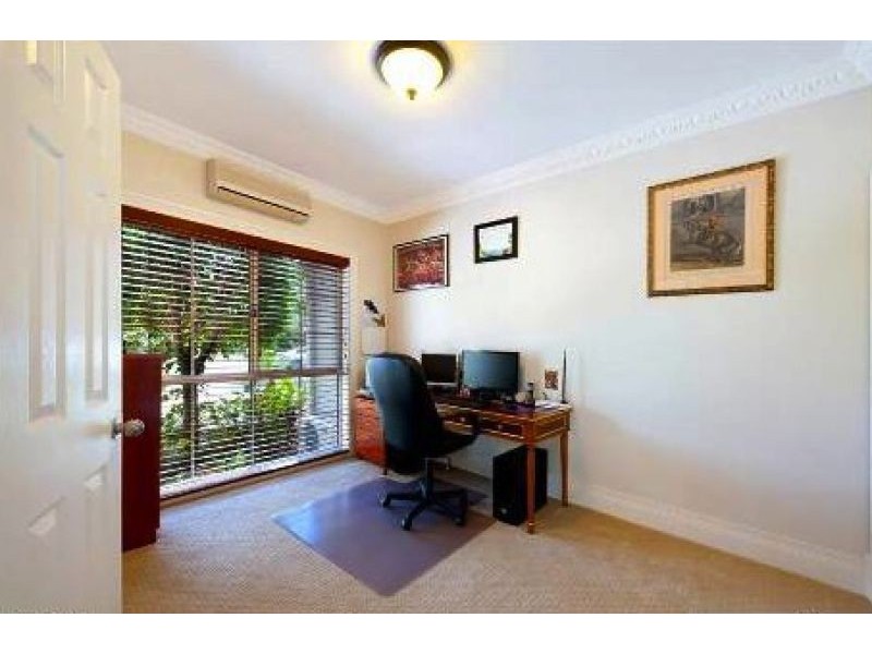 1004 Rosebank Way, Hope Island QLD 4212