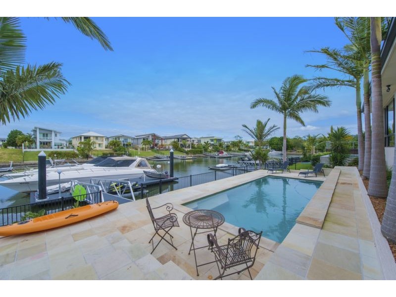 13 Ferrymans Ct, Helensvale QLD 4212