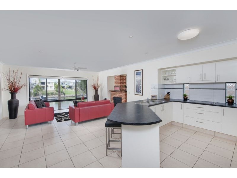 13 Ferrymans Ct, Helensvale QLD 4212