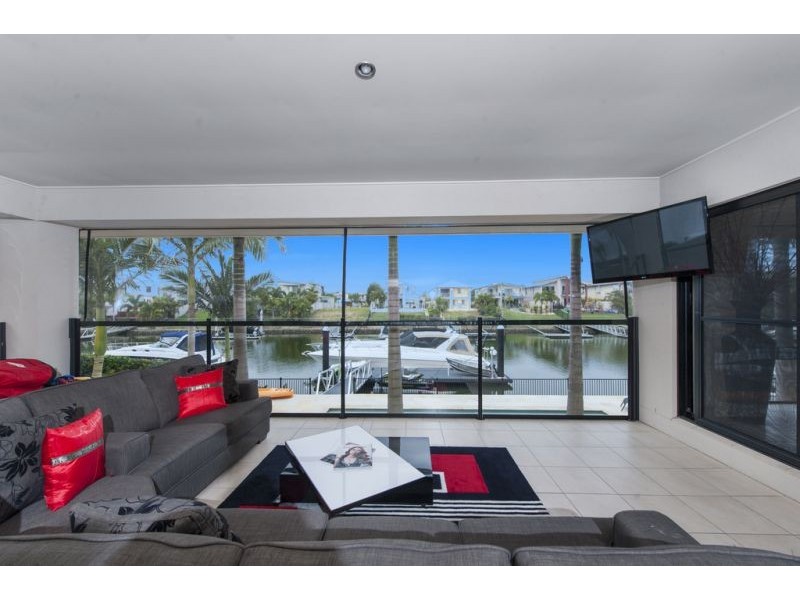 13 Ferrymans Ct, Helensvale QLD 4212