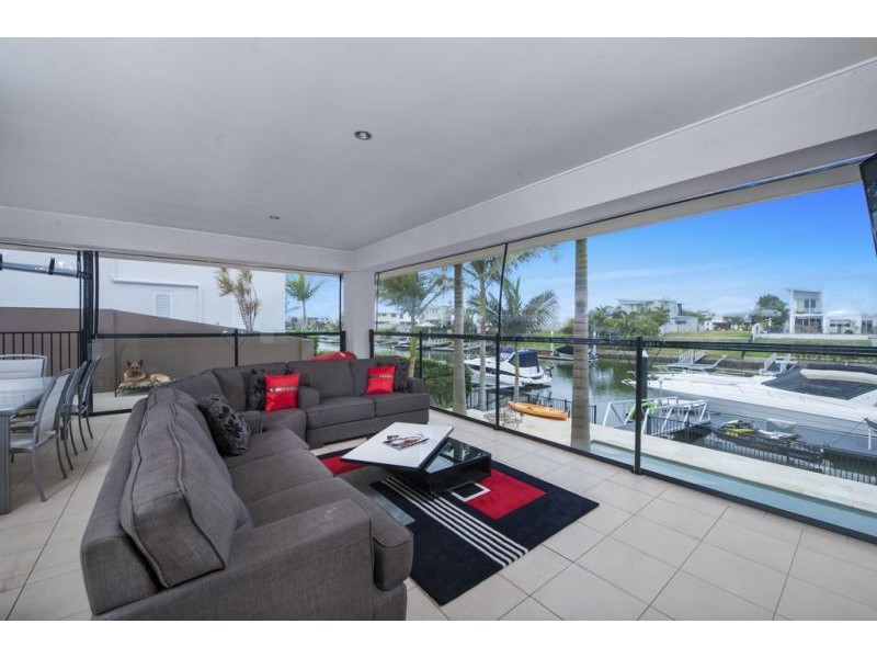 13 Ferrymans Ct, Helensvale QLD 4212