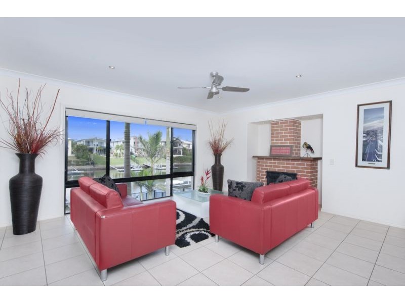 13 Ferrymans Ct, Helensvale QLD 4212