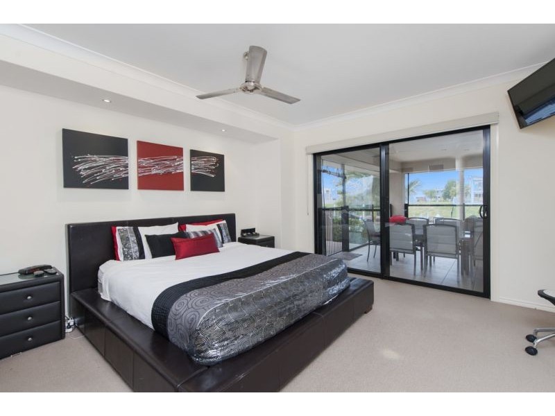13 Ferrymans Ct, Helensvale QLD 4212