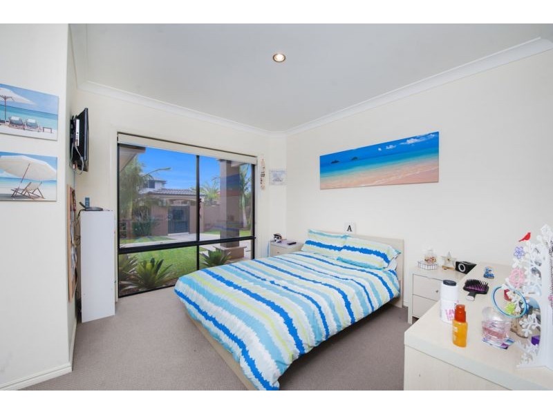 13 Ferrymans Ct, Helensvale QLD 4212