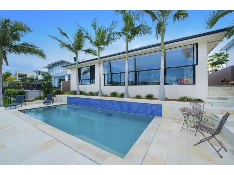 13 Ferrymans Ct, Helensvale QLD 4212
