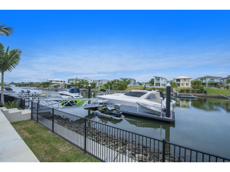 13 Ferrymans Ct, Helensvale QLD 4212