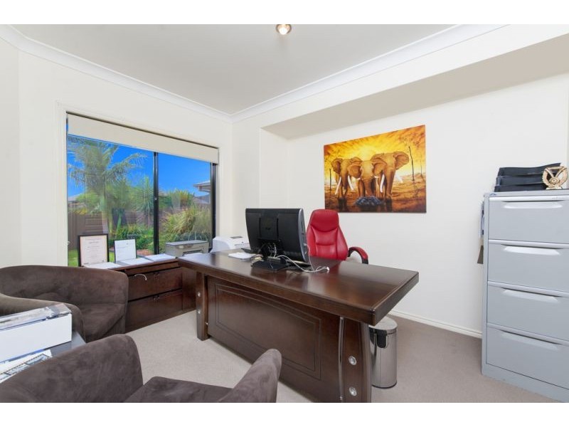 13 Ferrymans Ct, Helensvale QLD 4212