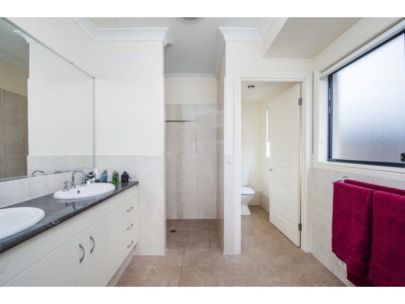 13 Ferrymans Ct, Helensvale QLD 4212