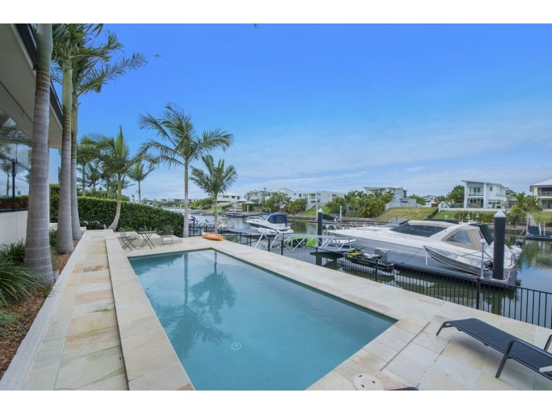 13 Ferrymans Ct, Helensvale QLD 4212