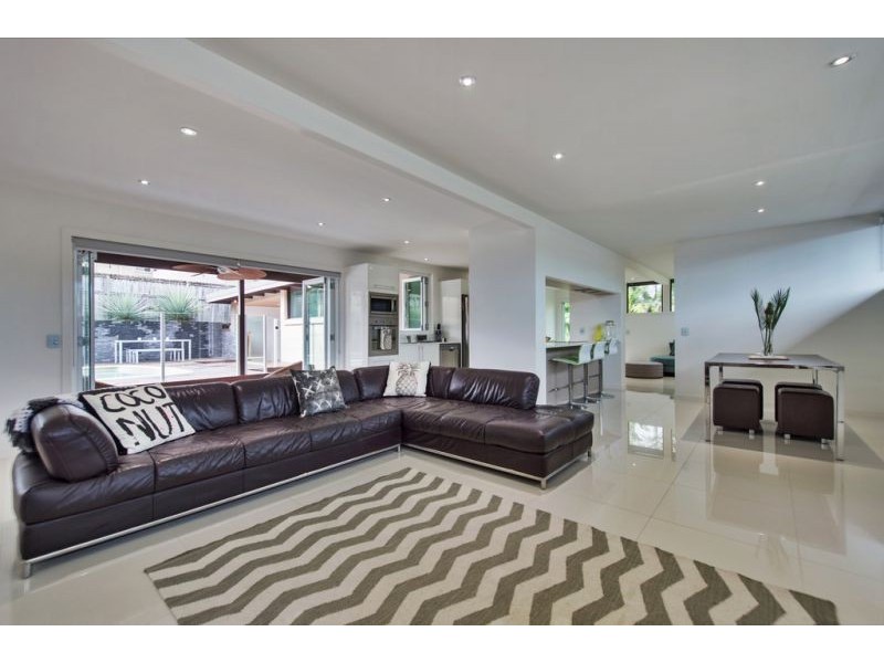 5 Pinaroo Cr, Ashmore QLD 4214