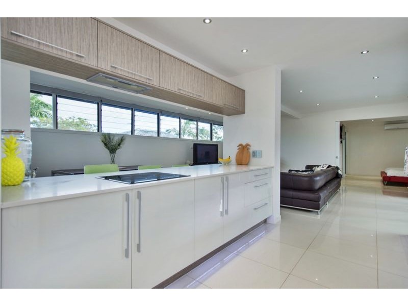5 Pinaroo Cr, Ashmore QLD 4214