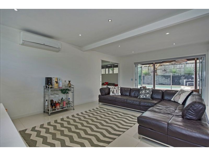 5 Pinaroo Cr, Ashmore QLD 4214