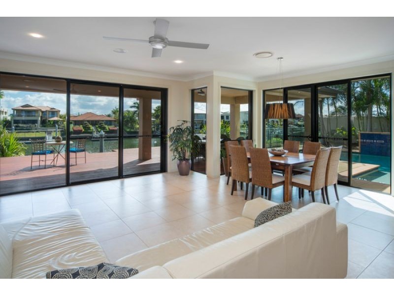 2152 Beaufort Way, Hope Island QLD 4212