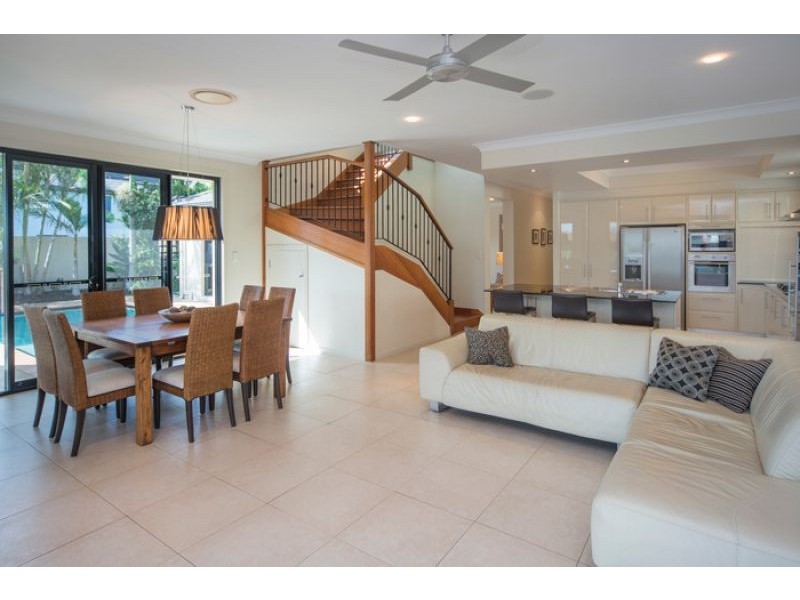 2152 Beaufort Way, Hope Island QLD 4212