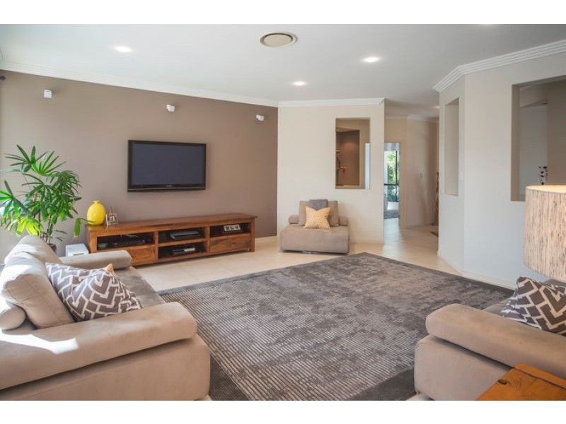 2152 Beaufort Way, Hope Island QLD 4212
