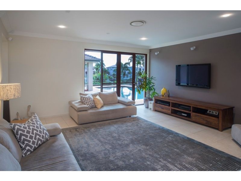 2152 Beaufort Way, Hope Island QLD 4212