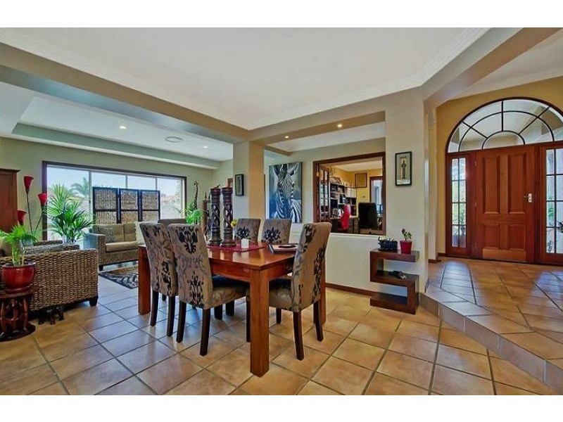 1643 Riverdale Court, Hope Island QLD 4212