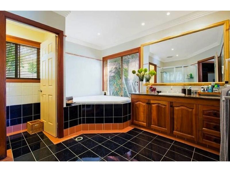 1643 Riverdale Court, Hope Island QLD 4212