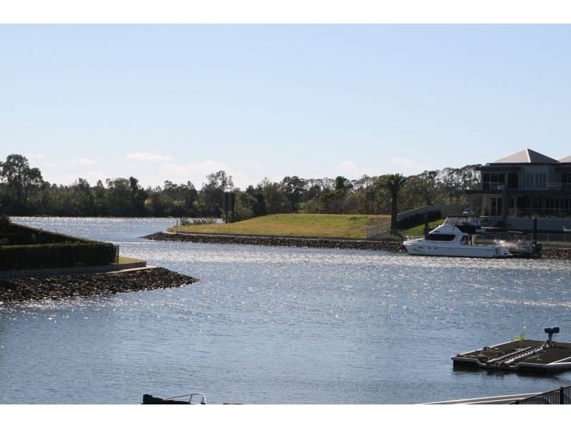 39 Ferrymans Ct, Helensvale QLD 4212