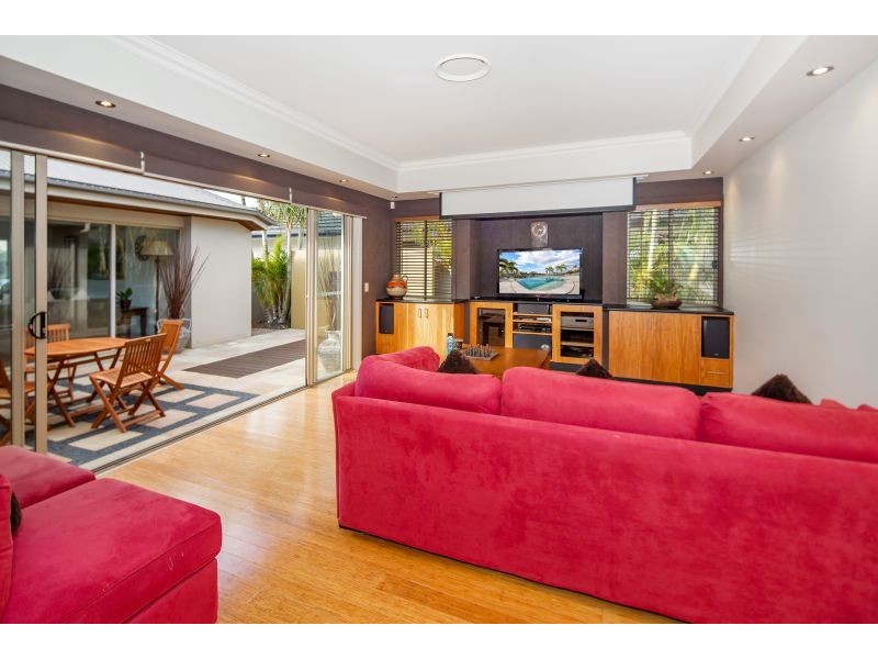 39 Ferrymans Ct, Helensvale QLD 4212