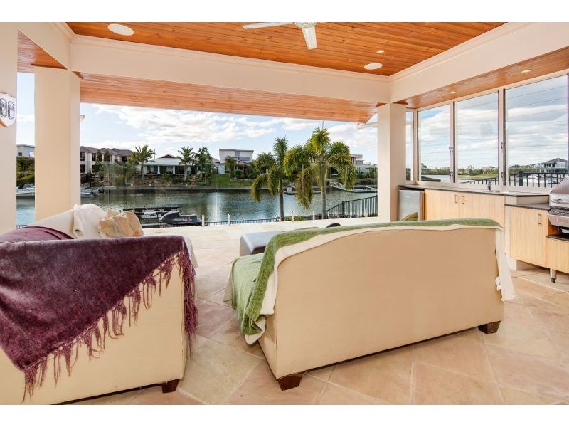 39 Ferrymans Ct, Helensvale QLD 4212