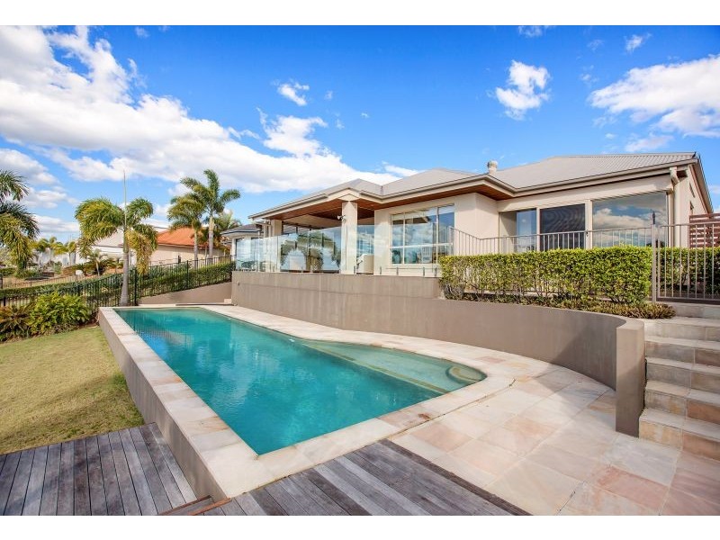 39 Ferrymans Ct, Helensvale QLD 4212