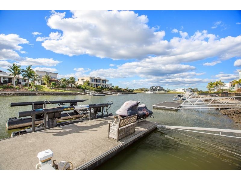 39 Ferrymans Ct, Helensvale QLD 4212