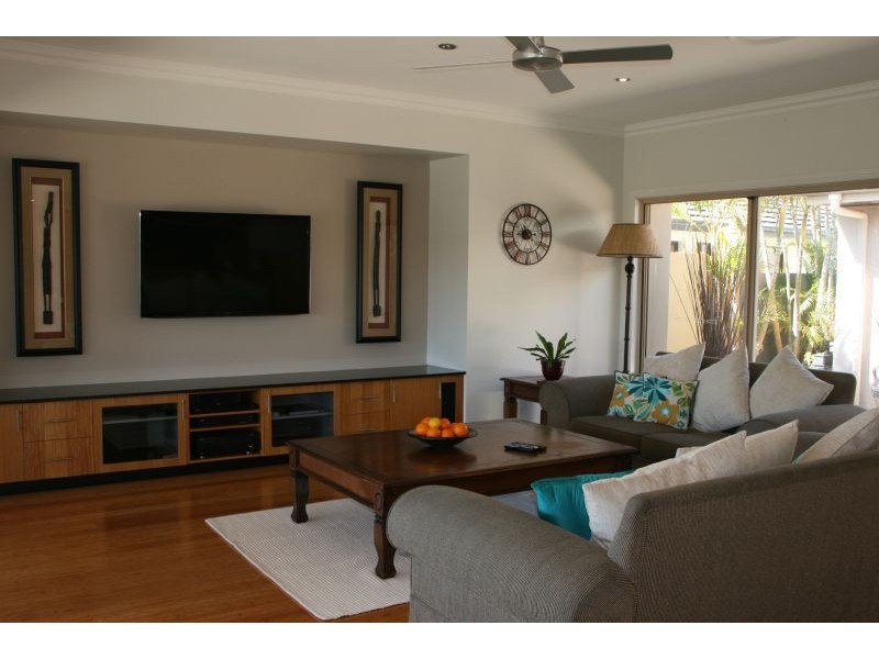 39 Ferrymans Ct, Helensvale QLD 4212