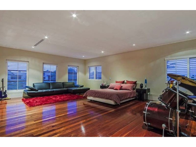 1133 Beechwood Drive, Hope Island QLD 4212