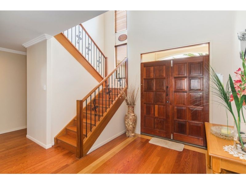 24 The Peninsula, Helensvale QLD 4212