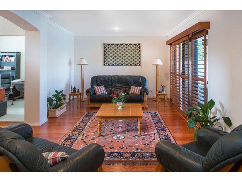 24 The Peninsula, Helensvale QLD 4212