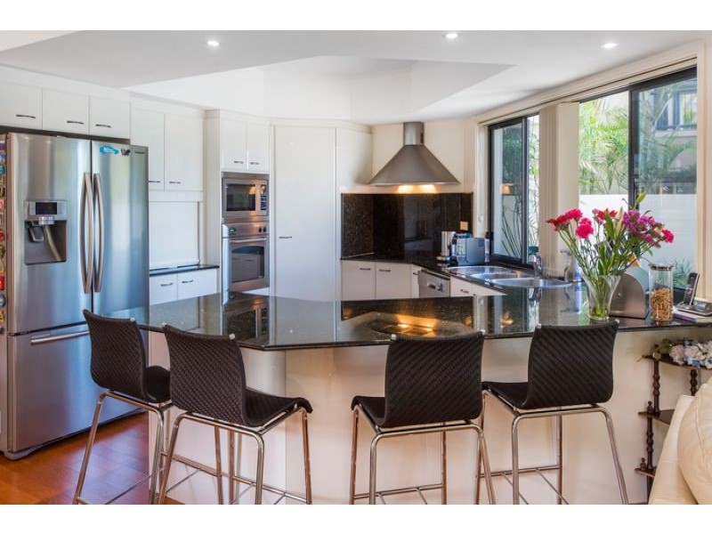 24 The Peninsula, Helensvale QLD 4212