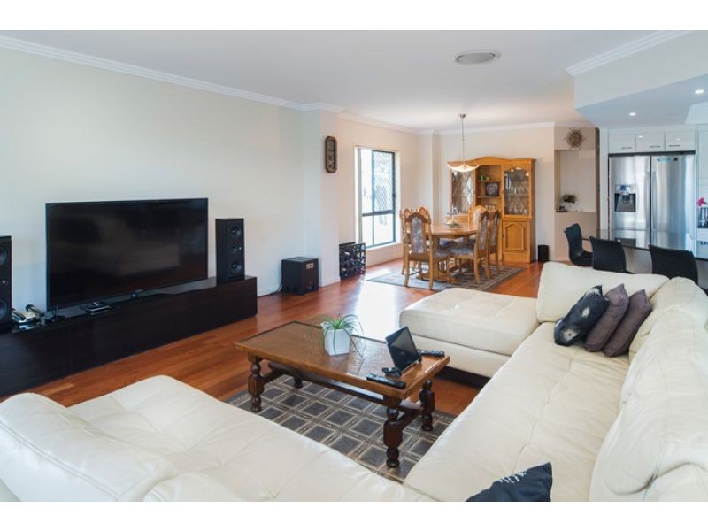 24 The Peninsula, Helensvale QLD 4212