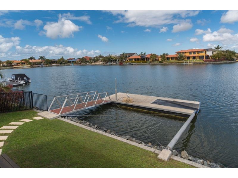 24 The Peninsula, Helensvale QLD 4212