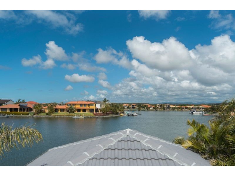 24 The Peninsula, Helensvale QLD 4212